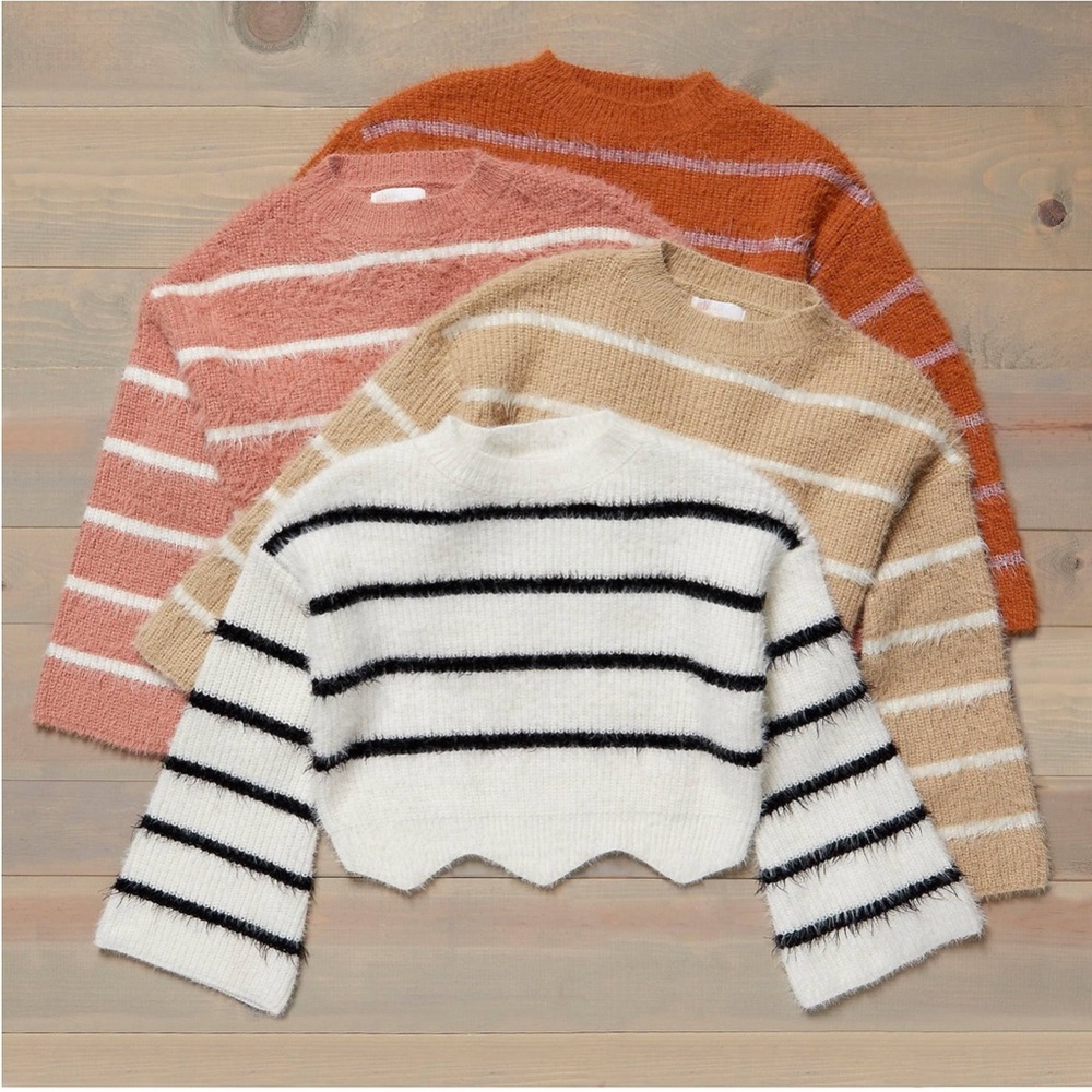 NWT! Girl’s Striped Sweater Size Large ✨ Dillards Exclusive 💗 4 black and white